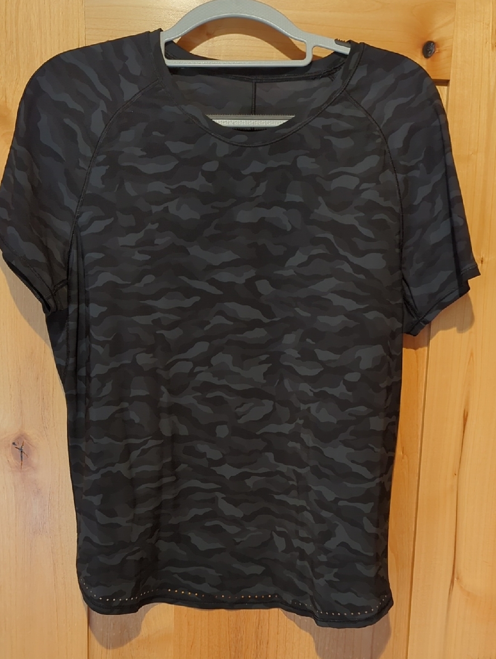 Lululemon Running Tee Shirt Lightweight Quick-Dry V-back Black Camo Sz 12/14